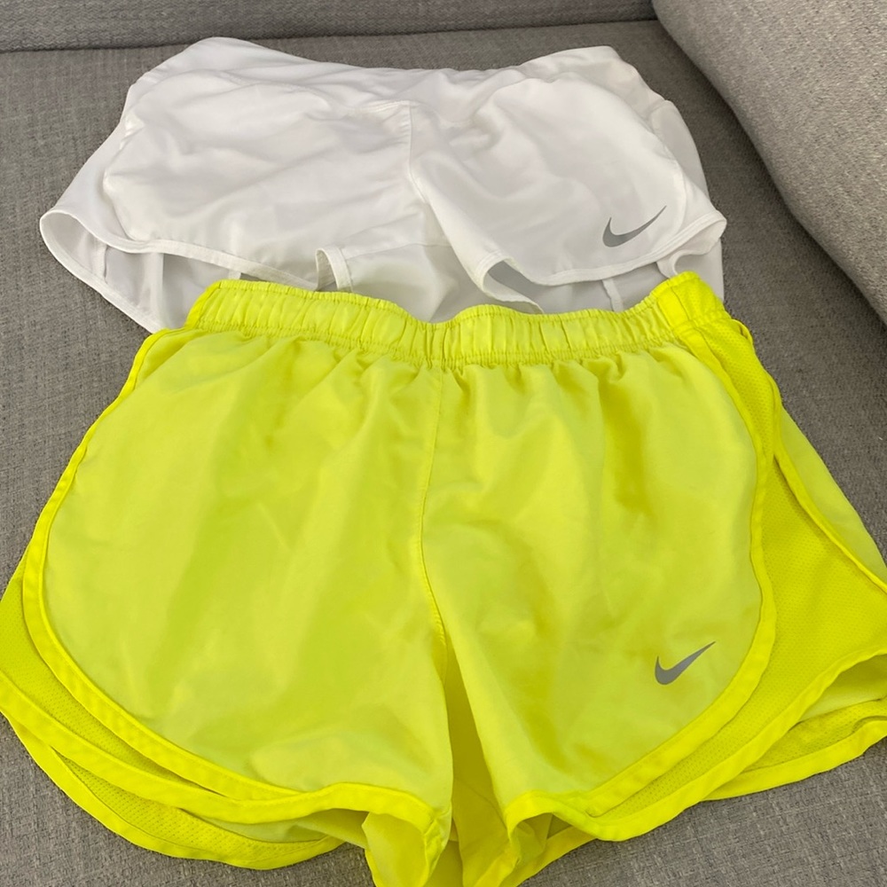 Bundle of two Nike short white and yellow size S